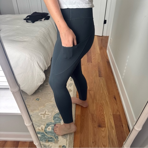 Lululemon Fast & Free 7/8 Leggings Size 8 - Picture 5 of 7